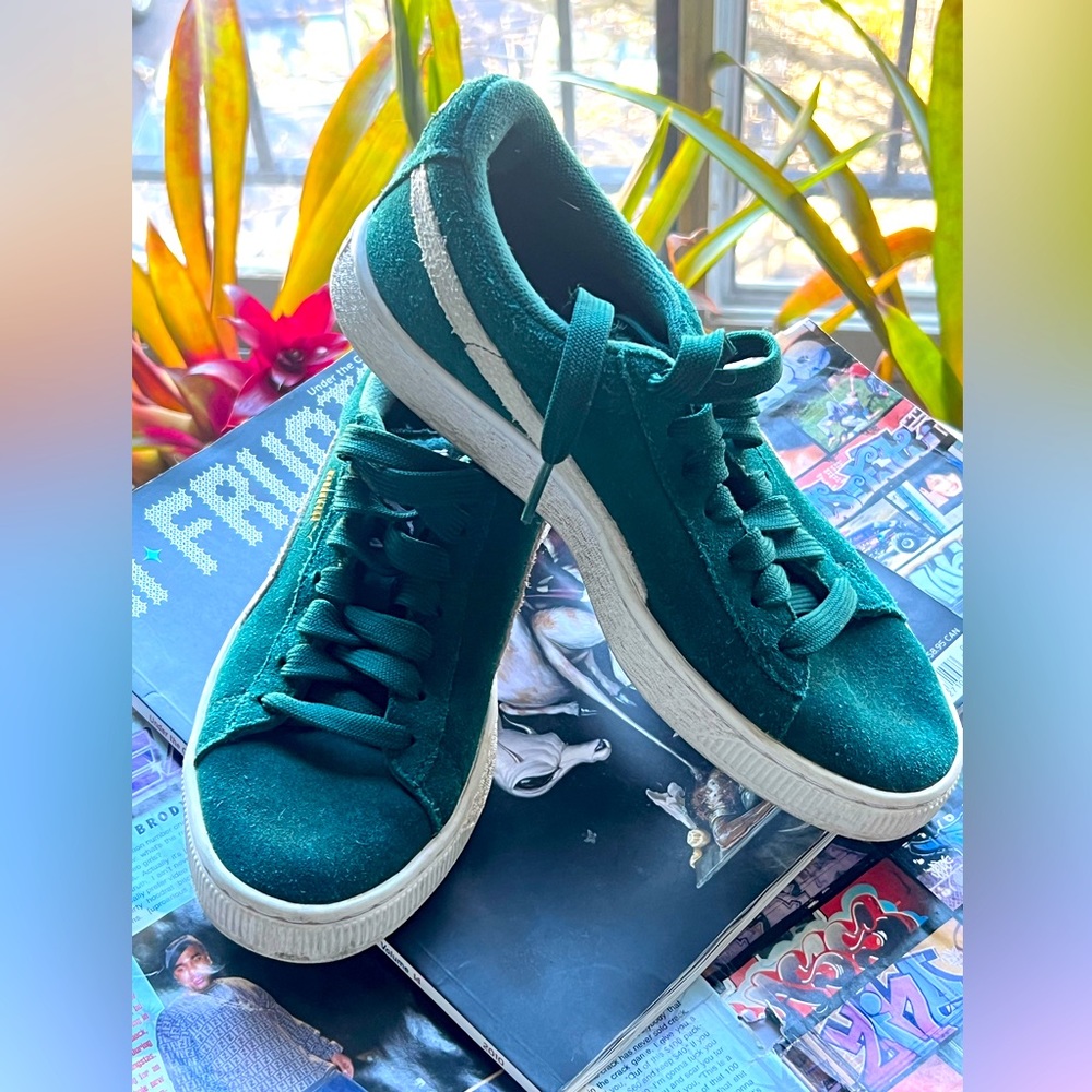 Size 6 Forest Green Suede Pumas, hardly worn, rare find.